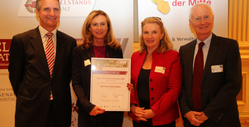 dorothea-sulzbacher-beim-4-tag-des-mittelstandes-als-heldin-des-mittelstands-geehrt